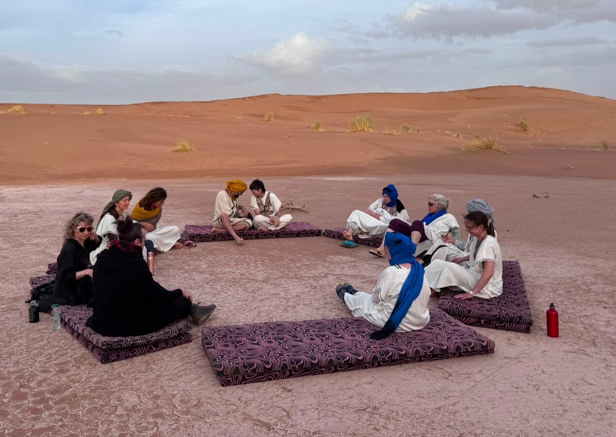 Retraite de yoga à Erg Chigaga au Maroc Retraite yoga dans le désert marocain à Erg Chigaga