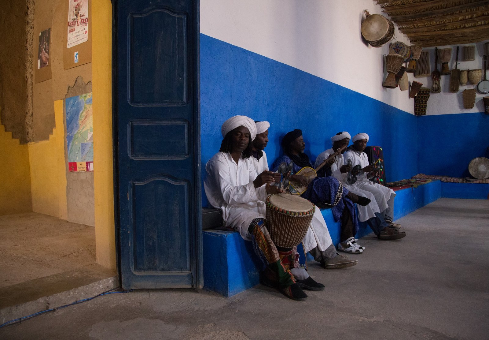 Musique gnaoua au village de Khamlia et oasis de Tafraoute Sidi Ali dans le désert